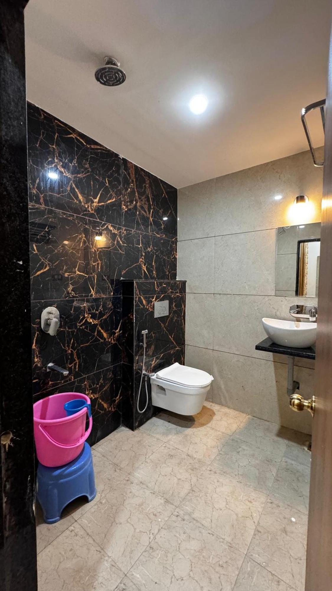 Hotel Prakasham Ujjain Esterno foto